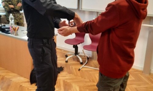 Četař a podpraporčík ve škole