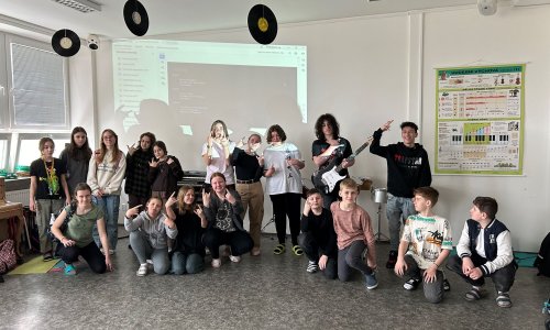 Inspirativní prezentace o elektrické a akustické kytaře