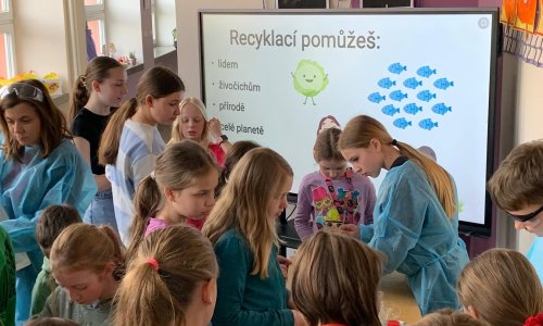 Malí vědci zkoumají, co se stane s recyklovaným plastem