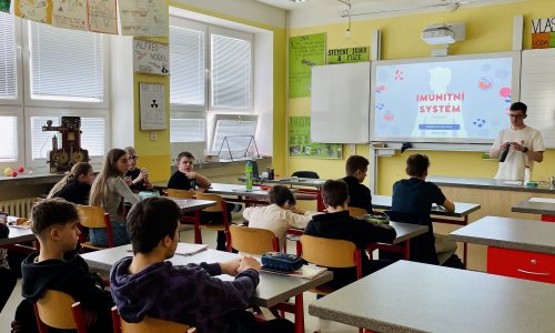 Spolupráce s absolventy
